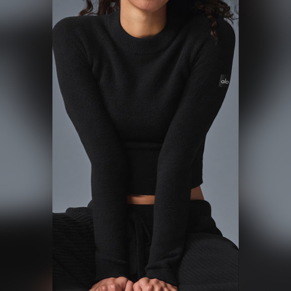 Alo Yoga Snuggle Up Sweater in Black sz MEDIUM